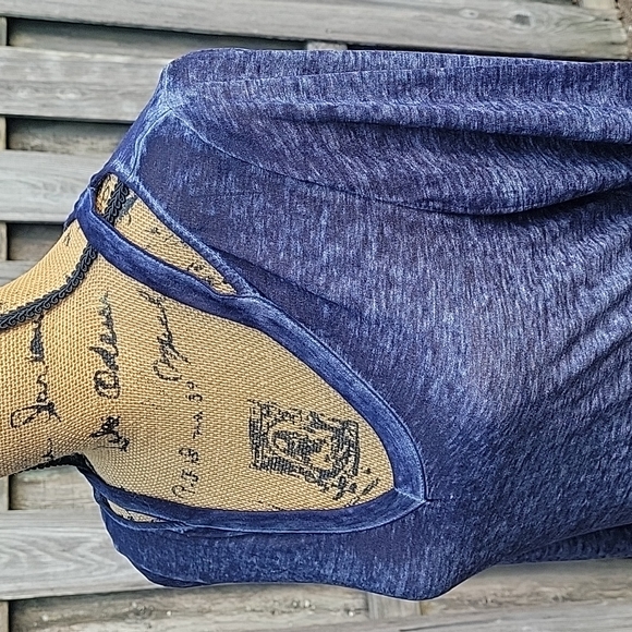 NWT Derek Heart Burnout Tee - Picture 9 of 17